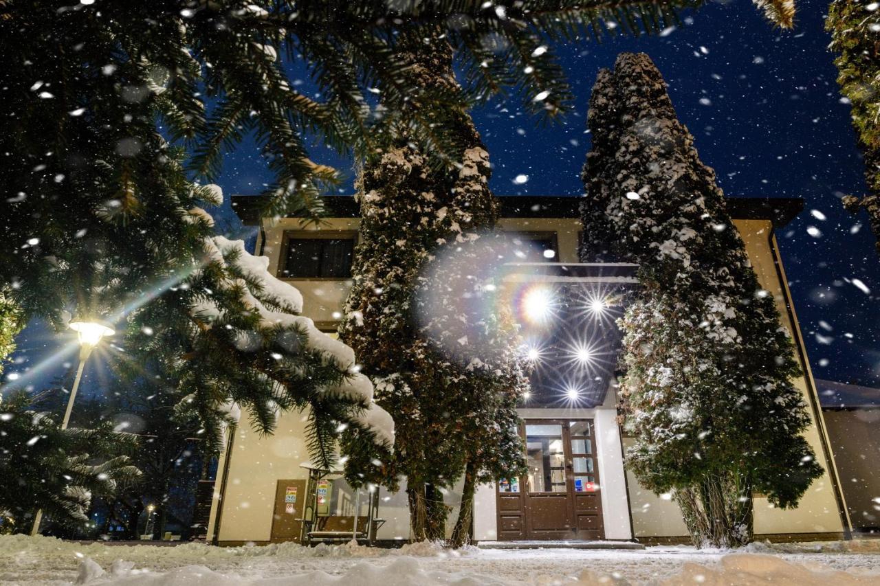 Conacul Domnesc Hotel Scheia ภายนอก รูปภาพ