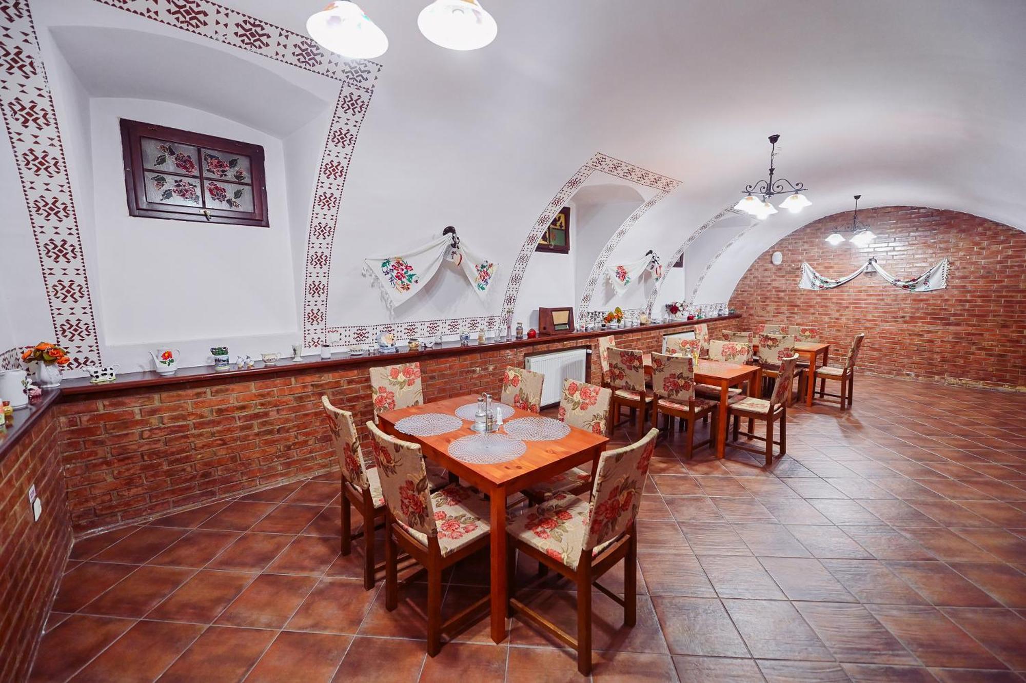 Conacul Domnesc Hotel Scheia ภายนอก รูปภาพ