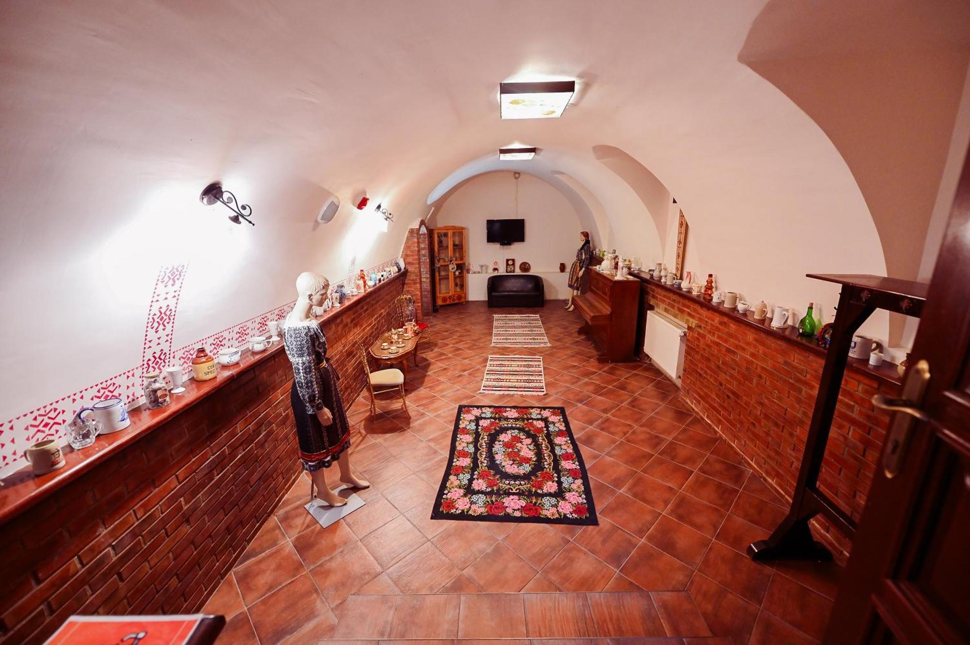 Conacul Domnesc Hotel Scheia ภายนอก รูปภาพ