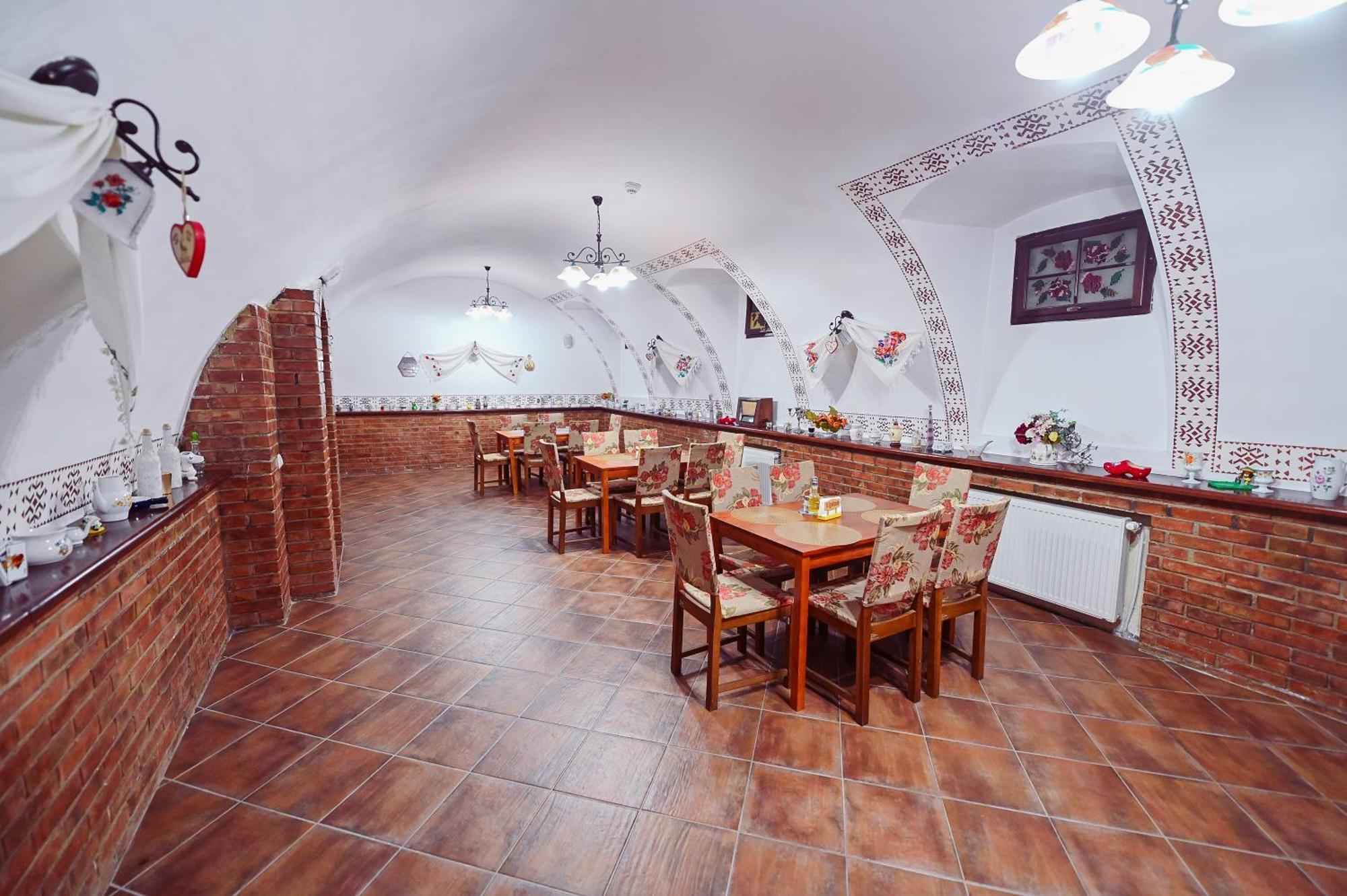 Conacul Domnesc Hotel Scheia ภายนอก รูปภาพ
