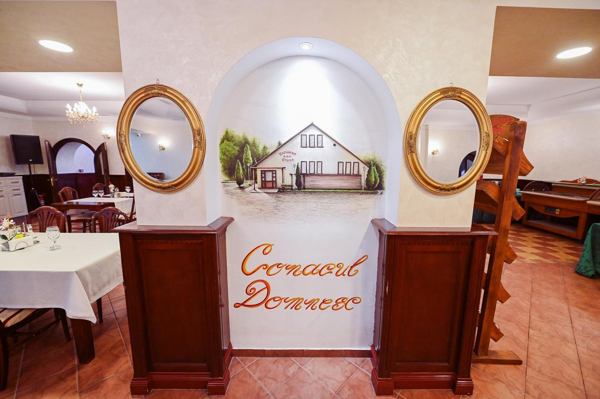 Conacul Domnesc Hotel Scheia ภายนอก รูปภาพ