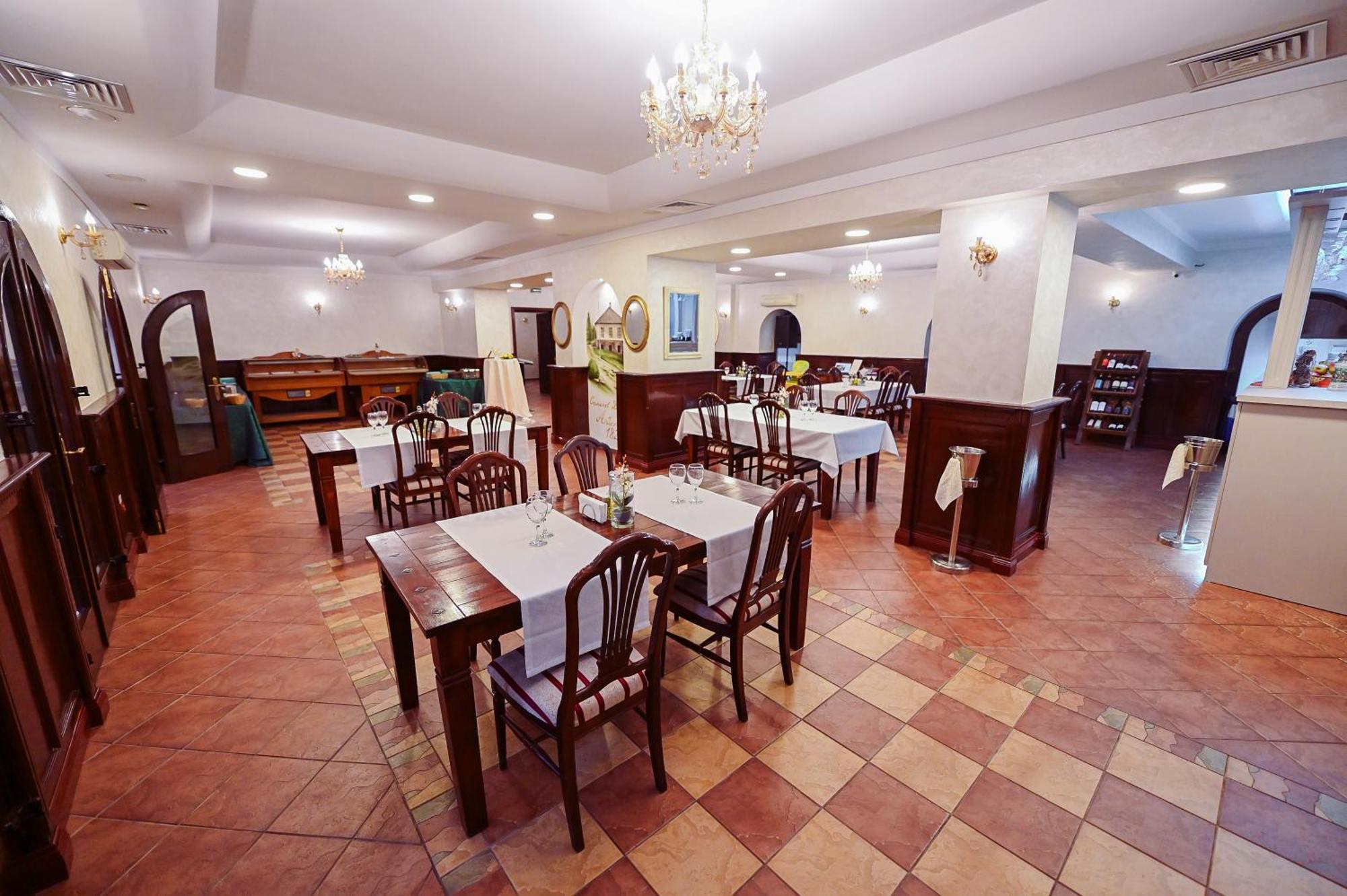 Conacul Domnesc Hotel Scheia ภายนอก รูปภาพ