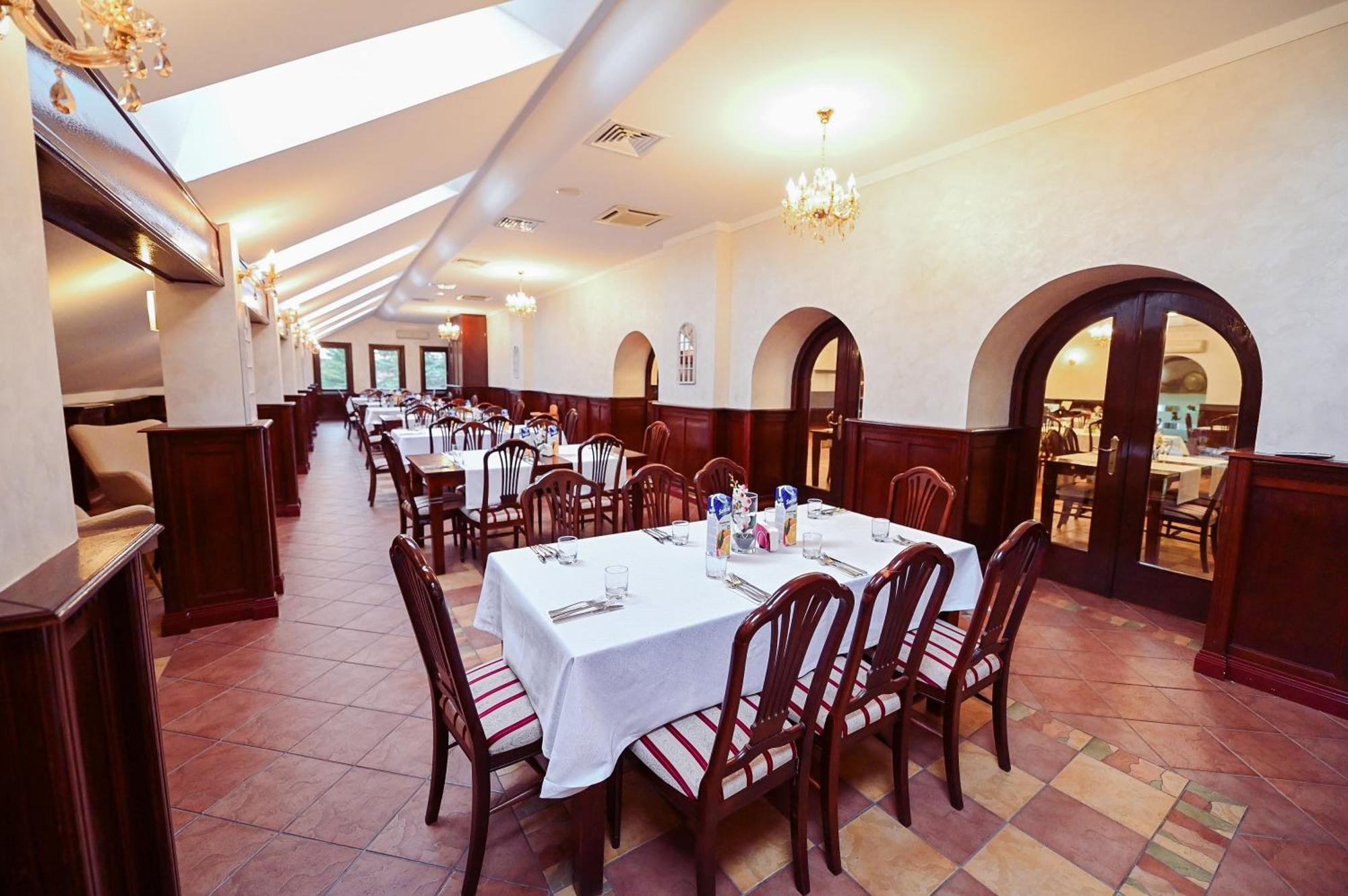 Conacul Domnesc Hotel Scheia ภายนอก รูปภาพ