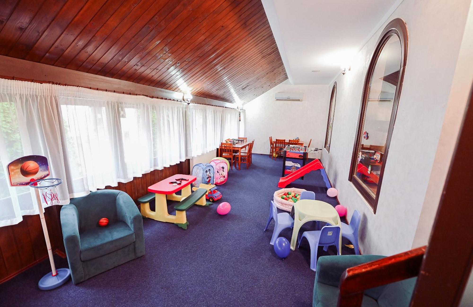 Conacul Domnesc Hotel Scheia ภายนอก รูปภาพ