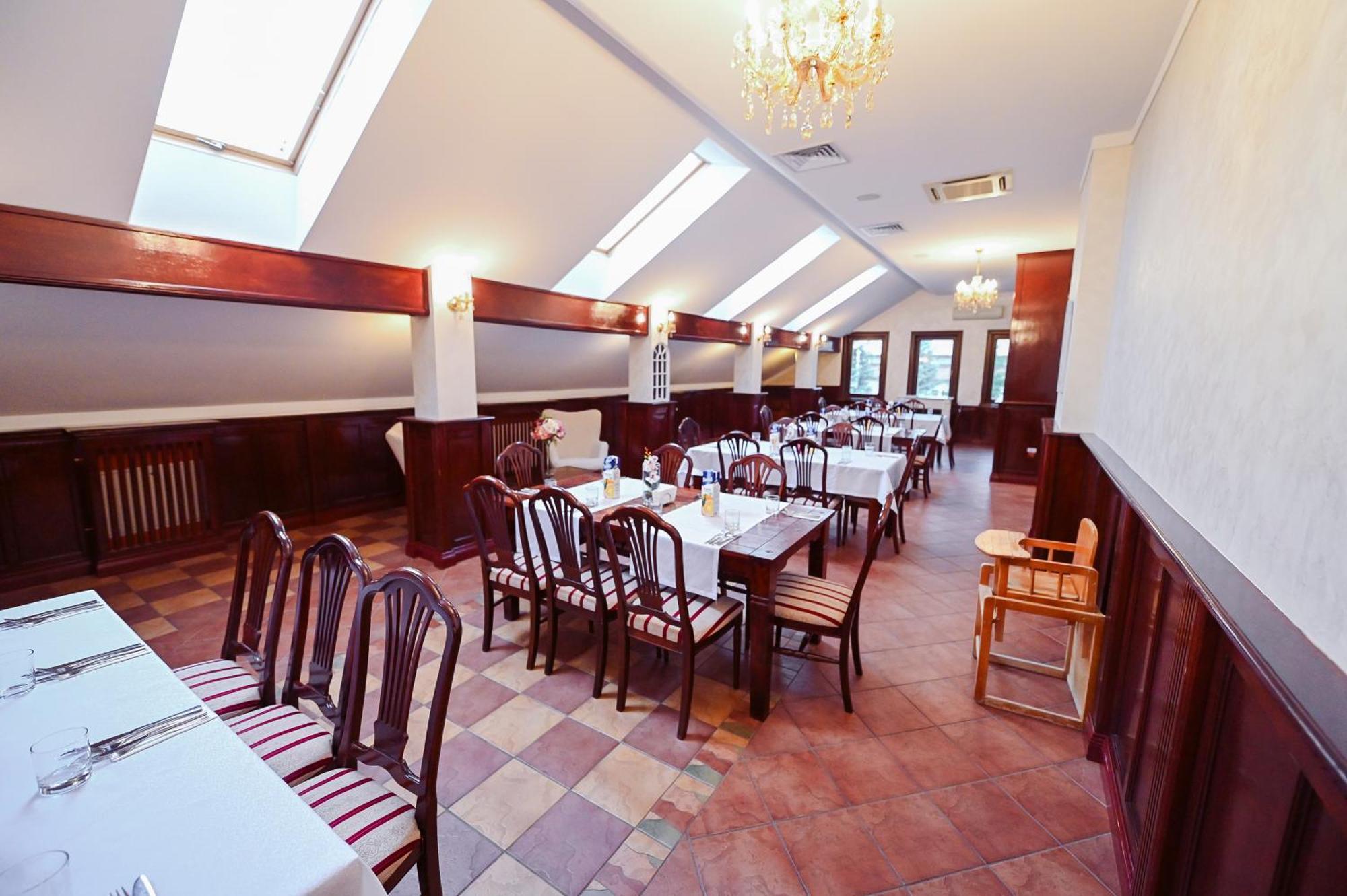 Conacul Domnesc Hotel Scheia ภายนอก รูปภาพ