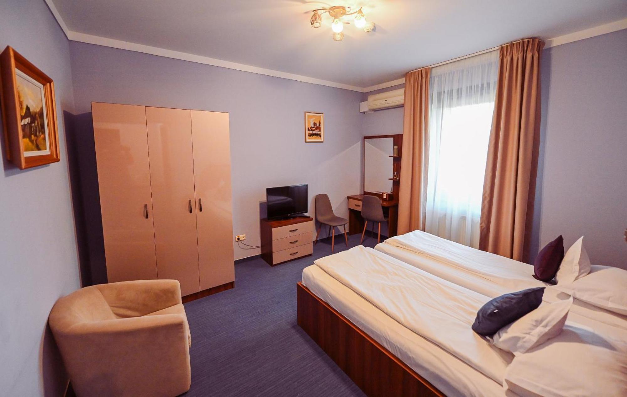 Conacul Domnesc Hotel Scheia ภายนอก รูปภาพ