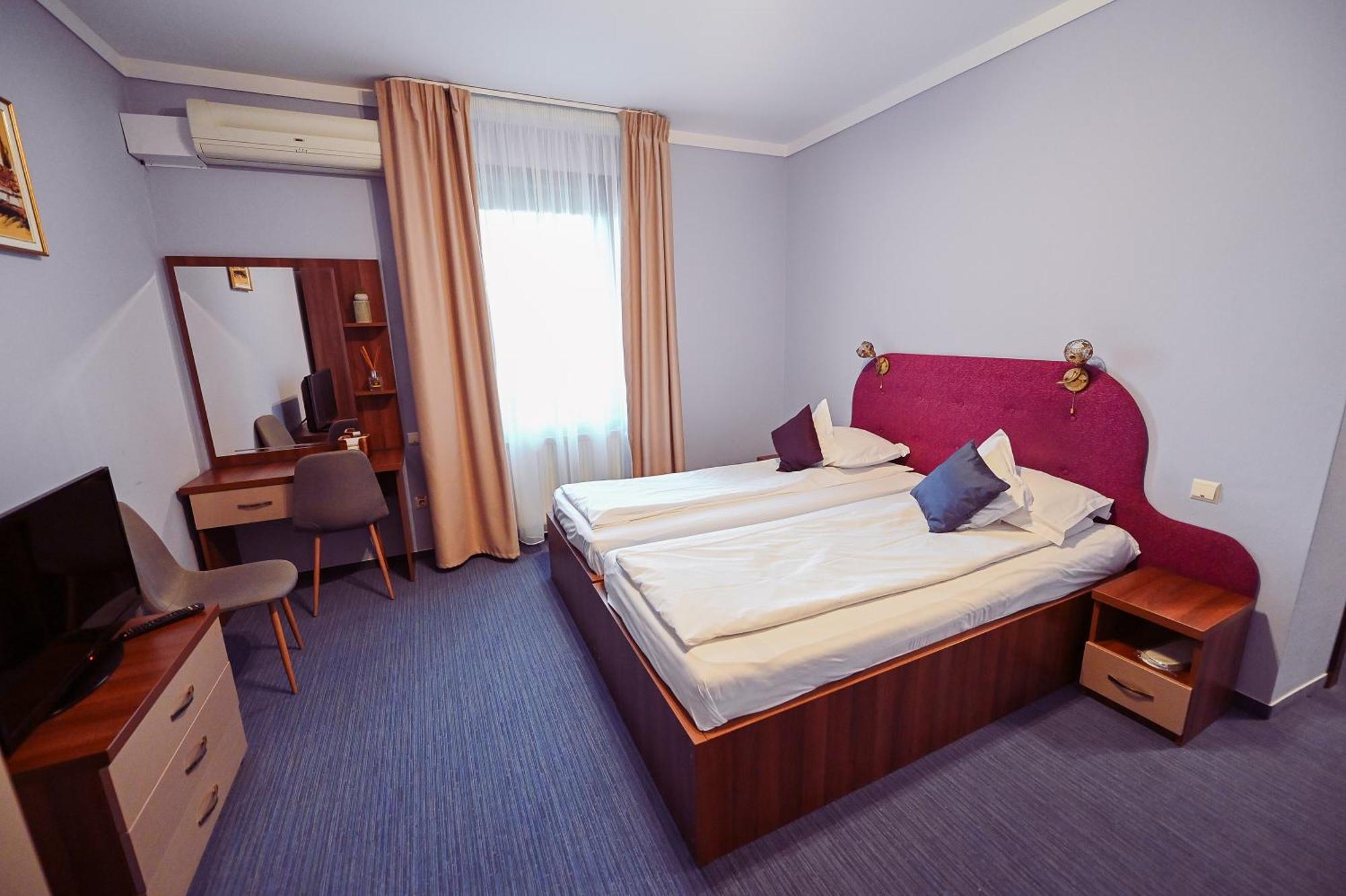 Conacul Domnesc Hotel Scheia ภายนอก รูปภาพ