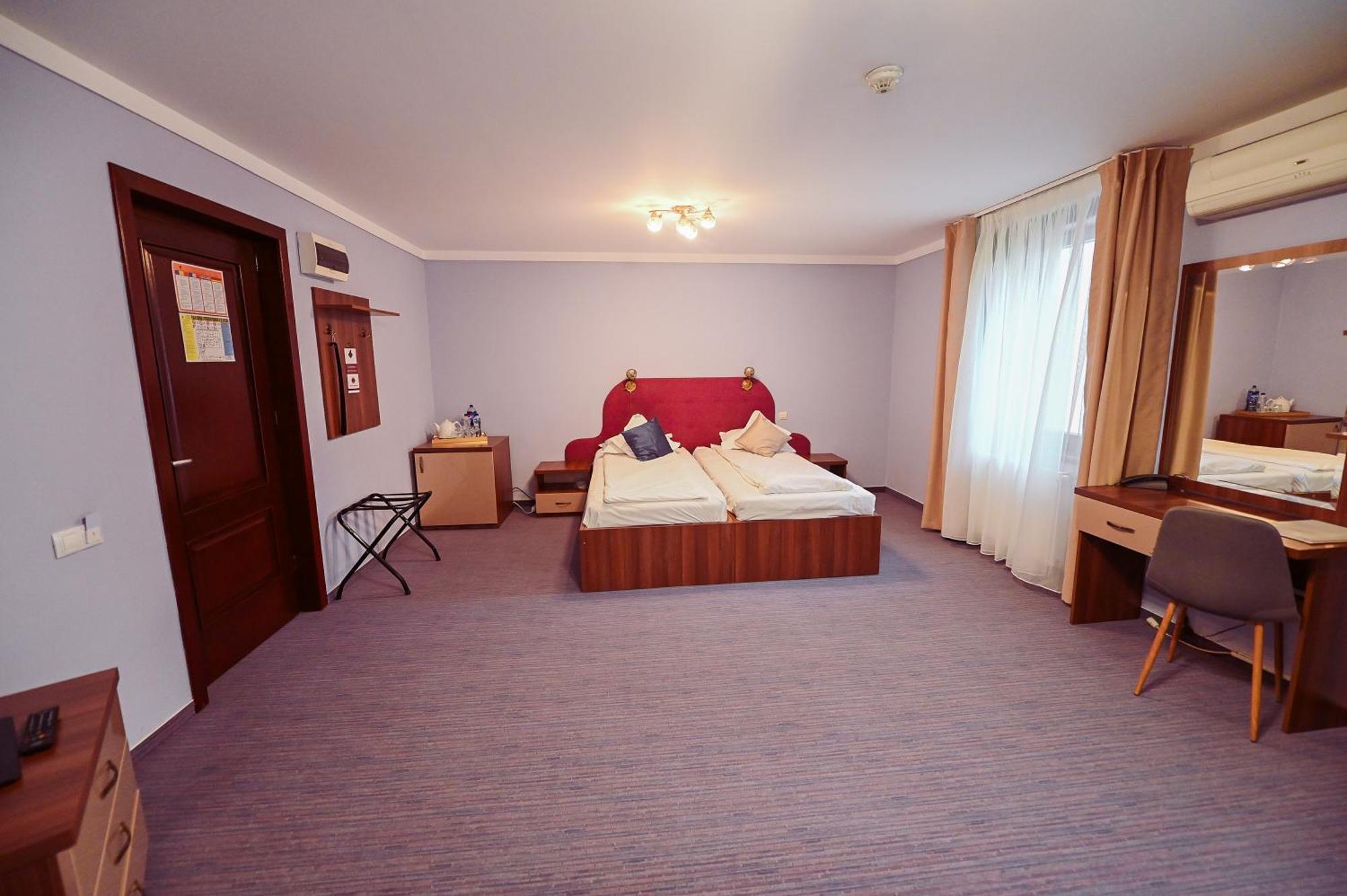Conacul Domnesc Hotel Scheia ภายนอก รูปภาพ