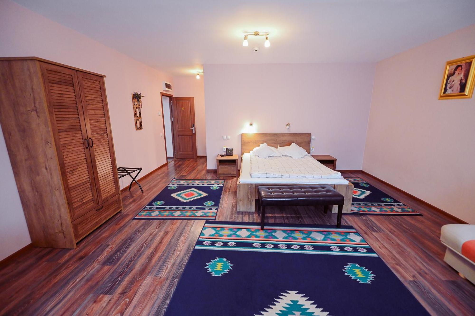 Conacul Domnesc Hotel Scheia ภายนอก รูปภาพ