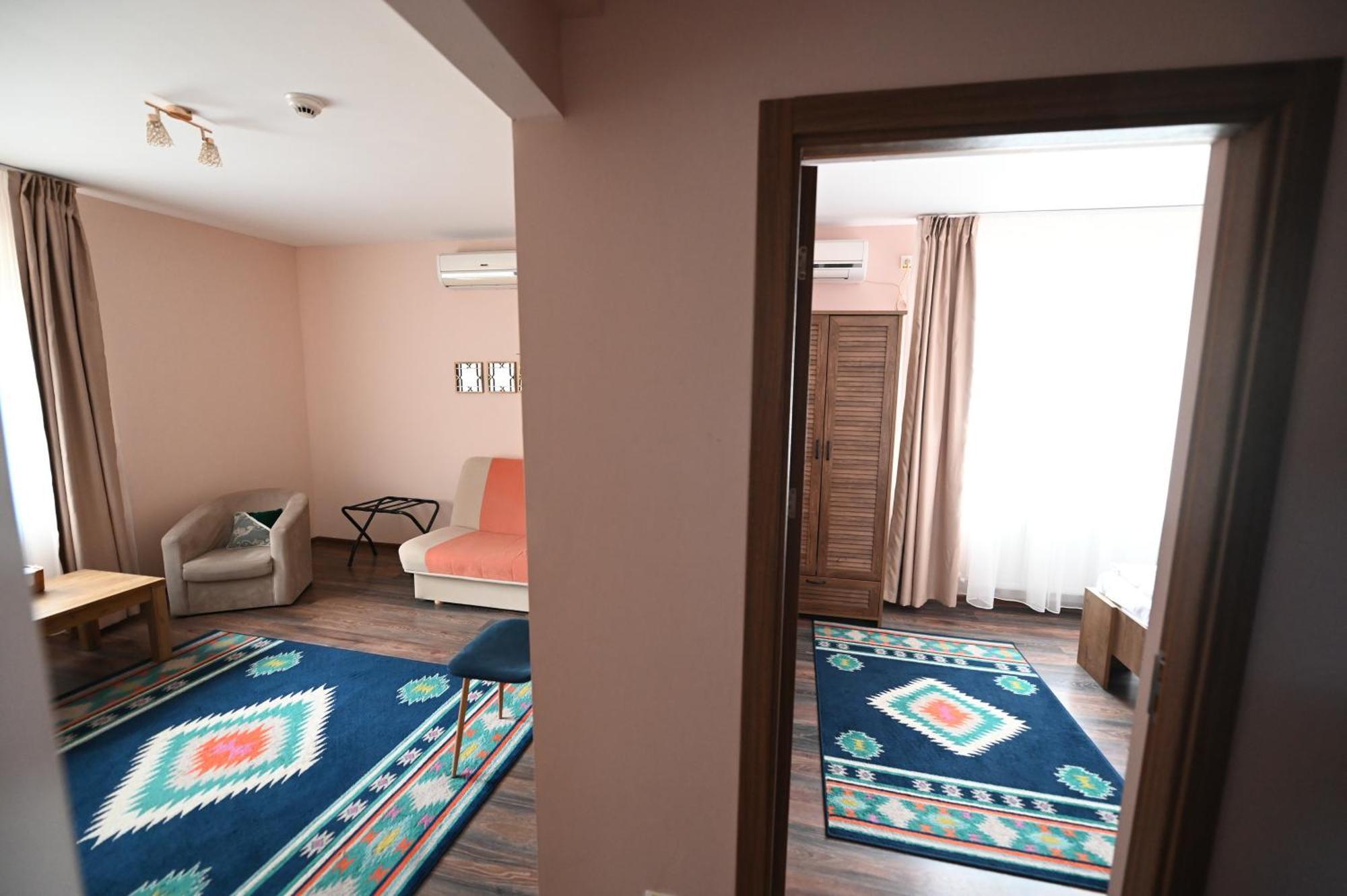 Conacul Domnesc Hotel Scheia ภายนอก รูปภาพ